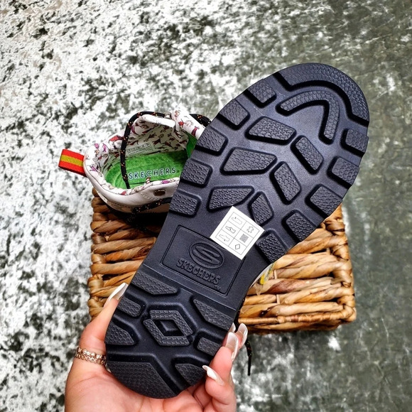 Skechers Dr.Seuss Grinch White Boots - Picture 5 of 8